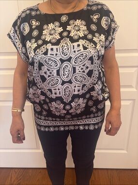 Women's Black & White Paisley Boxy Short Sleeve Blouse